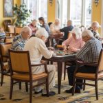 comment maintenir une vie sociale active après 65 ans