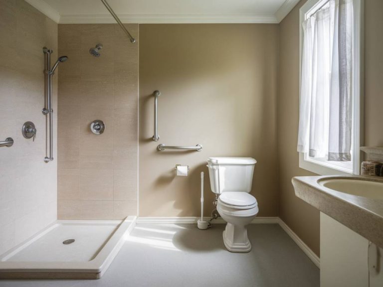 les aides pour adapter votre salle de bain à l’âge : ce qu’il faut savoir