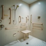 les accessoires de bain sécurisés pour seniors : ce qu'il faut savoir