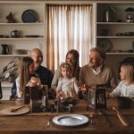 patrimoine familial : faut-il transmettre de son vivant ou attendre la succession ?