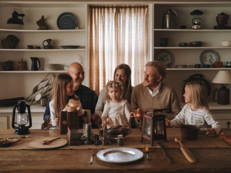 patrimoine familial : faut-il transmettre de son vivant ou attendre la succession ?