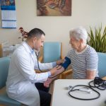 l’importance de la prévention santé chez les seniors : bilans réguliers et examens clés